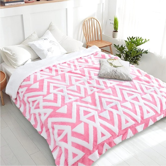 Other - Fuzzy Sherpa jacquard pattern throw blanket